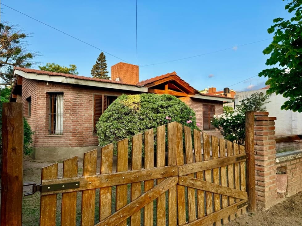 VENTA DE HERMOSA CASA EN B° SAN MARTIN- CAPILLA DEL MONTE-CBA — foto 5