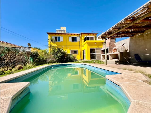 VENTA DE HERMOSA CASA CON VISTAS EN B° BALUMBA- CAPILLA DEL MONTE
