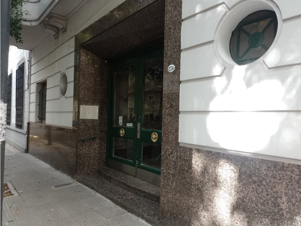 VENTA DEPTO 3 AMB AL FTE C/BCON HUMBERTO I º — foto 1