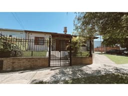 Venta Casa de 3 dormitorios, 2 cocheras y pileta