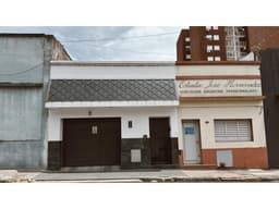 VENDO CASA EN PLENO CENTRO DE PARANÁ A 1 CUADRA DEL SHOPPING LA PAZ