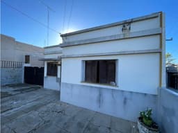 CASA CON GRAN TERRENO EN ZONA THOMPSON A RECICLAR