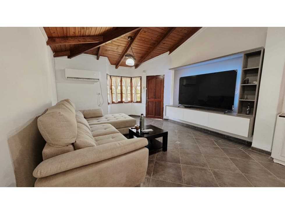 Venta Casa de 3 dormitorios, 2 cocheras y pileta — foto 3