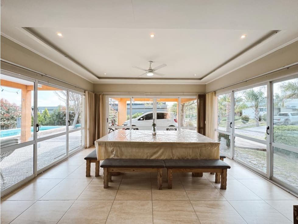 Venta casa 3 dormitorios cochera doblle y pileta Santa Candida — foto 3