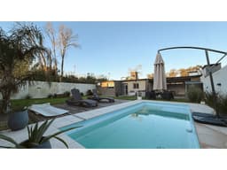 CASA DOS DORMITORIOS, PATIO, QUINCHO, PILETA - ZONA ACCESO NORTE