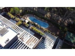 Moderno departamento en pinamar con piscina y cochera