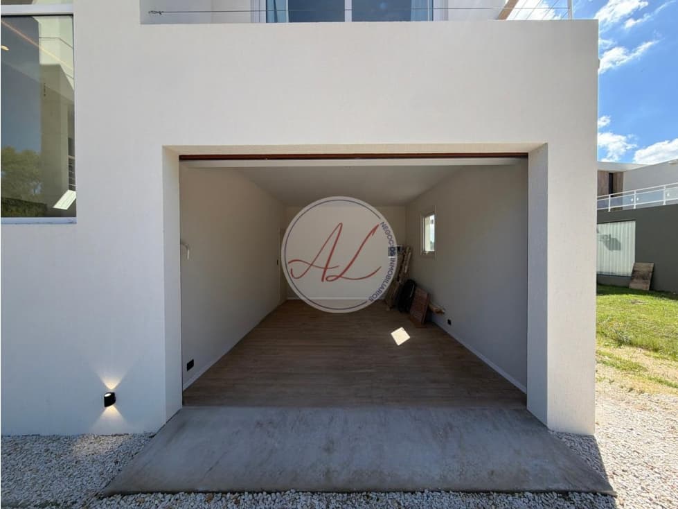 CASA 5 AMB EN BARRIO ECUESTRE — foto 4