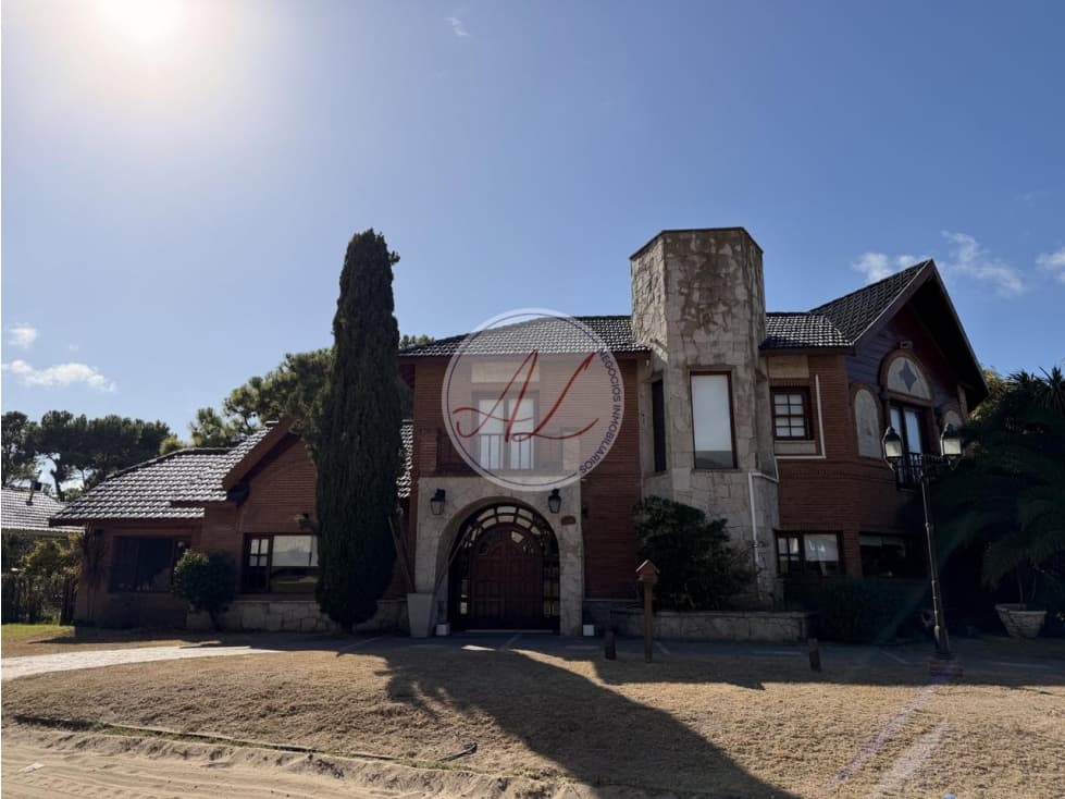 CASA DE 9 AMBIENTES PREMIUM EN B5 - PINAMAR — foto 3