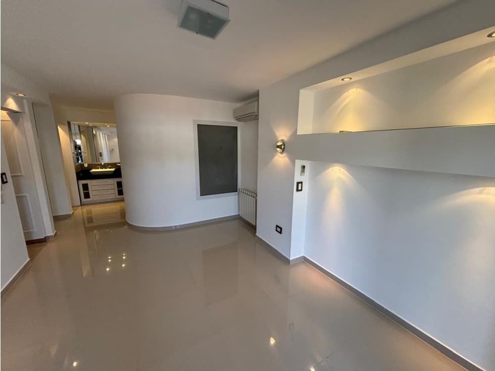 VENTA DEPARTAMENTO DE CATEGORIA 3 DORMITORIOS CENTRICO CARLOS PAZ — foto 2