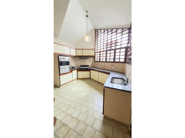 INKASA INMOBILIARIA - VENDE HERMOSA CASA EN CAPITAL