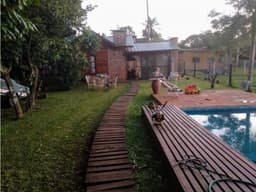 VENDO CASA EN AMPLIO TERRENO, QUINCHO Y PILETA, CANDELARIA MNES