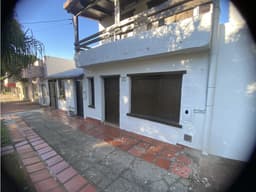 ALQUILO CASA SOBRE AV CTES - APTO VIVIENDA U OFICINAS POS MNES