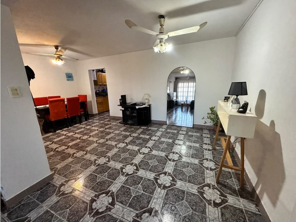 VENDO CASA DE 4 DORMITORIOS, 2 BAÑOS, GARAGE. POSADAS — foto 2