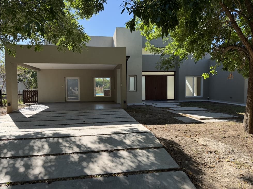 IMPONENTE CASA A ESTRENAR EN EN BARRIO LA CONCEPCION DE LUJAN — foto 2