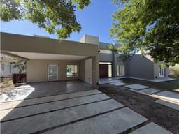 IMPONENTE CASA A ESTRENAR EN EN BARRIO LA CONCEPCION DE LUJAN