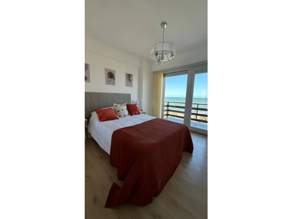 DEPARTAMENTO 2 AMBIENTES CON BALCON Y VISTA AL MAR — foto 1