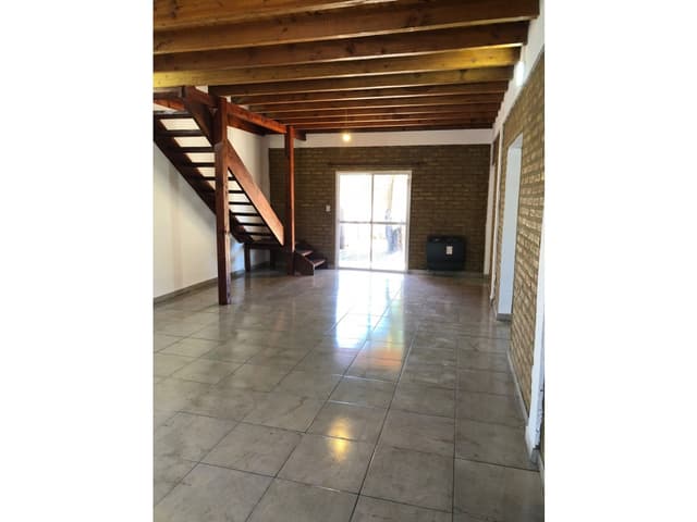 SE ALQUILA CASA DE 2 DORMITORIOS CON PATIO EN EL BOLSÓN