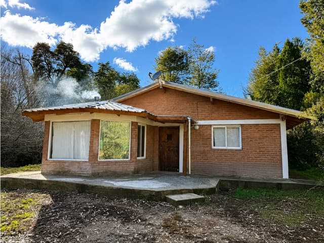 CASA DE 3 DORMITORIOS CON LOTE DE 2400 M2 EN LAGO PUELO CA-361
