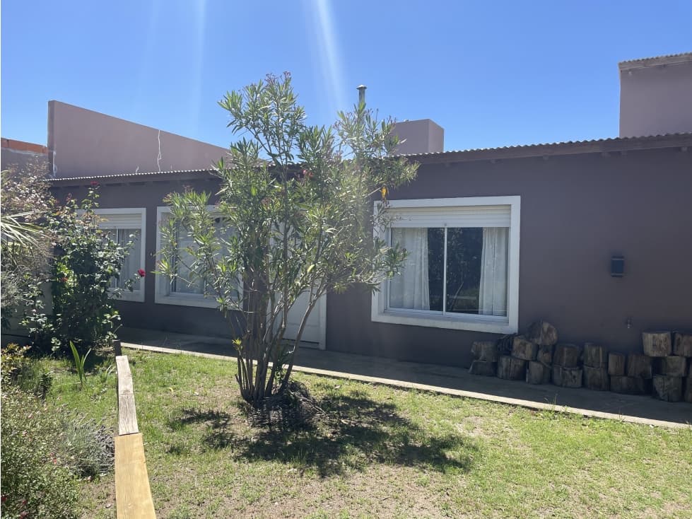 CASA amplia + 2 Dptos (Calle 35 e/30 y 32) — foto 1