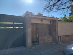 Casa con excelente ubicación en Godoy Cruz