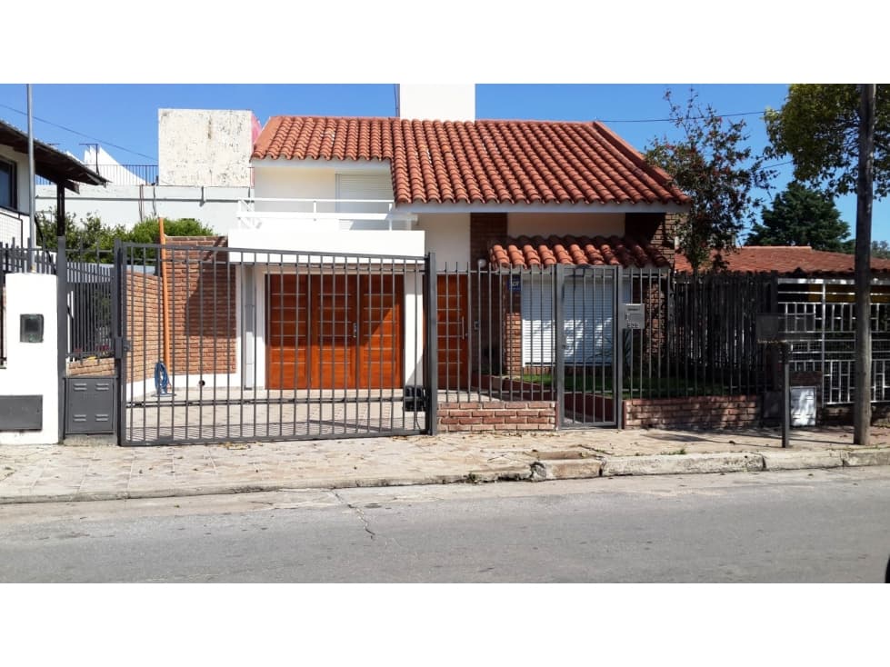 VENTA CASA CÉNTRICA CARLOS PAZ 3 DORMITORIOS — foto 1