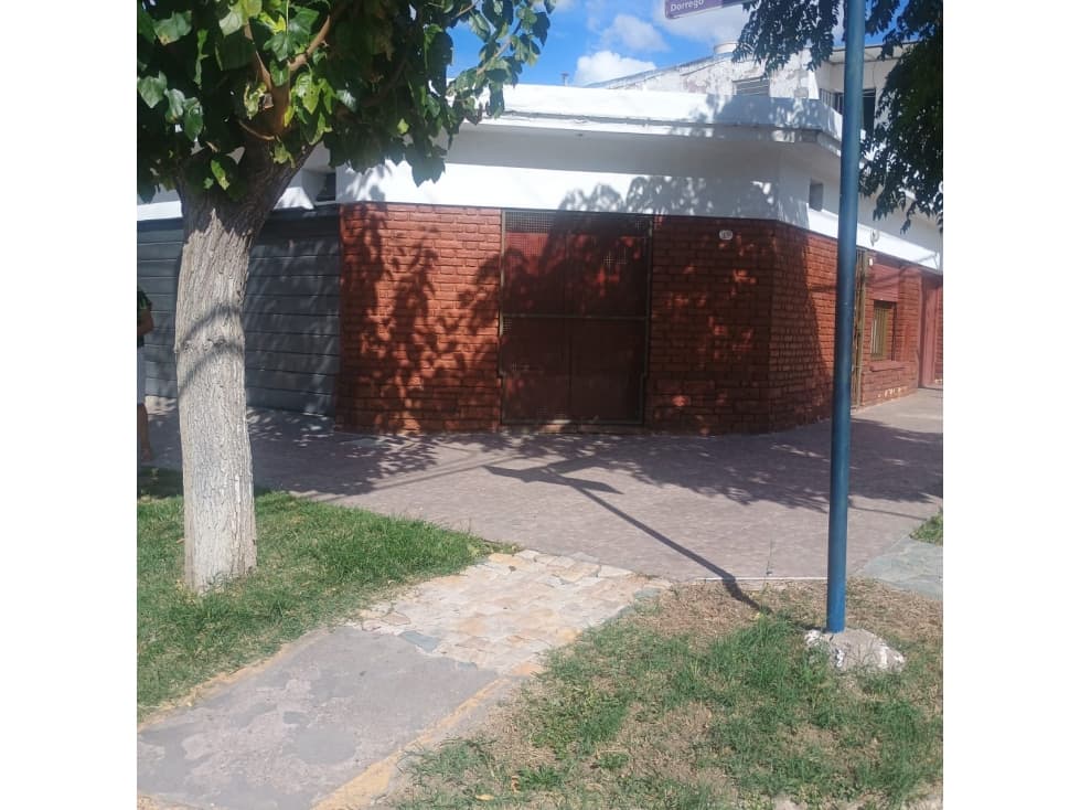 VENTA. CASA. 2 DORMITORIOS.SALON COMERCIAL DORREGO — foto 1