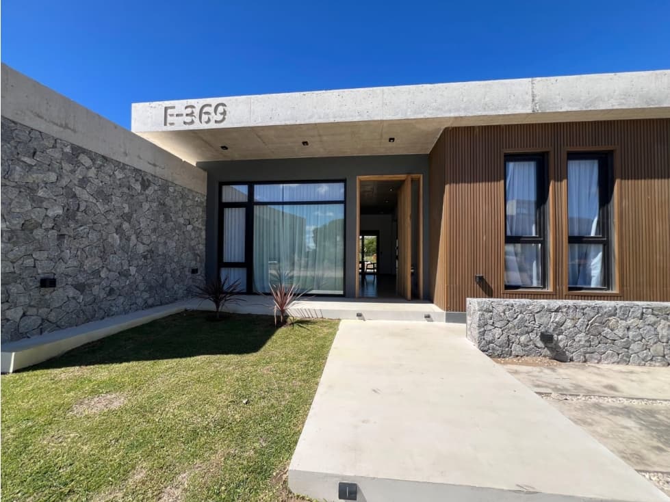 CASA A ESTRENAR - ECUESTRE - COSTA ESMERALDA — foto 1