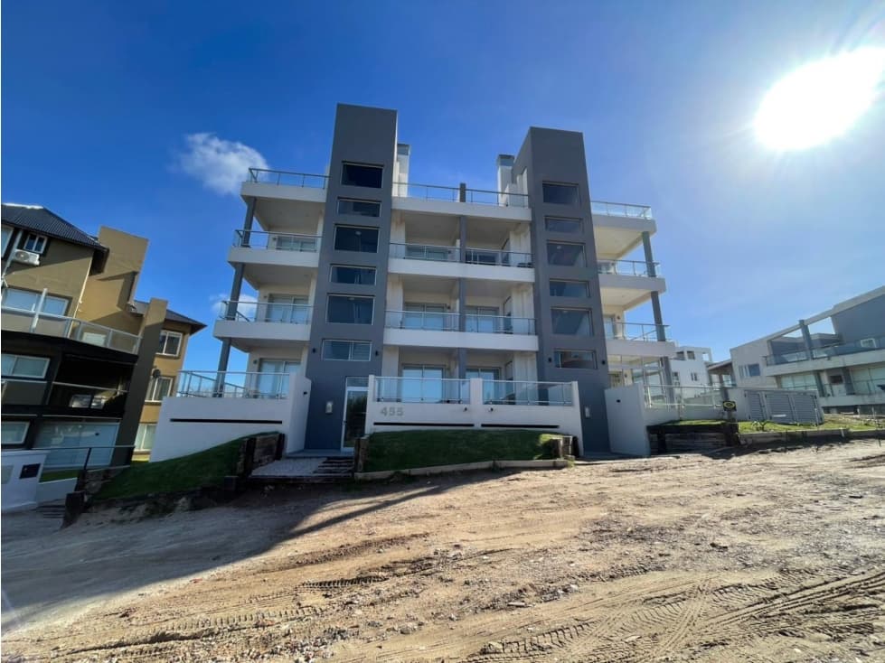 VENDO 3 AMB A PASOS DEL MAR CON COCHERA — foto 1