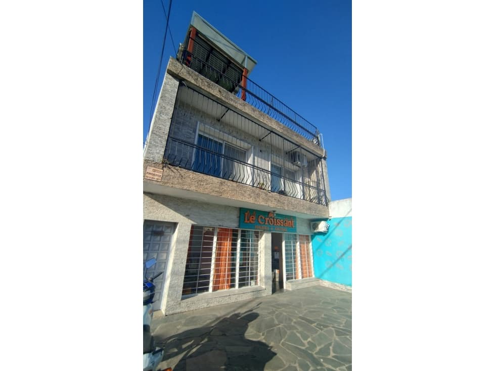 CASA AVENIDA ALMAFUERTE — foto 1