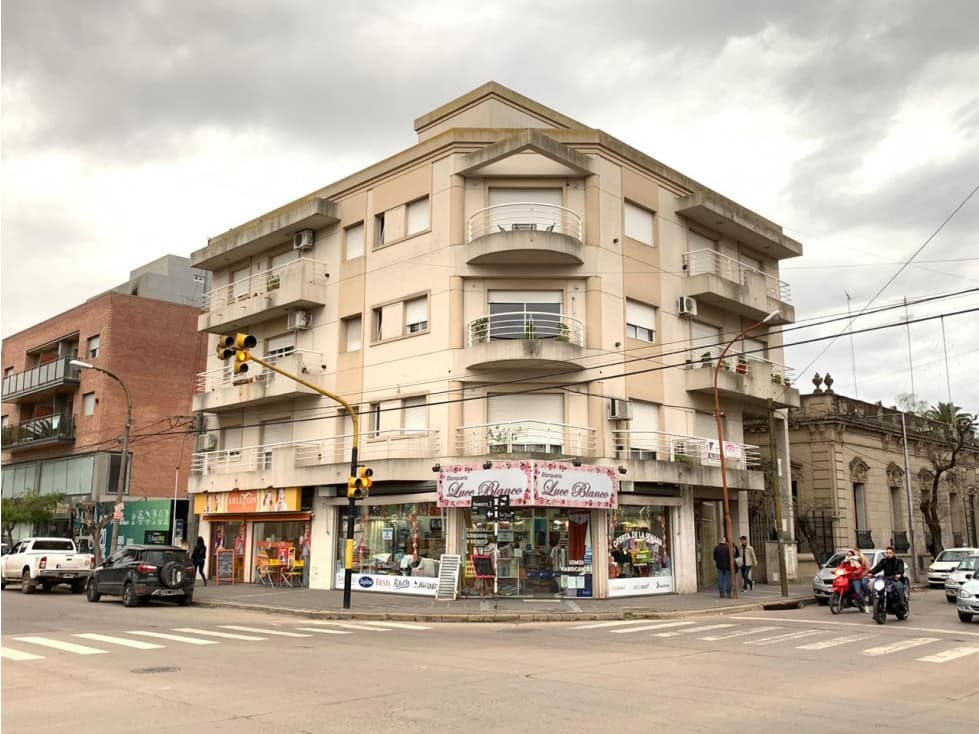 *VENTA* Departamento en Humberto y San Martin — foto 1