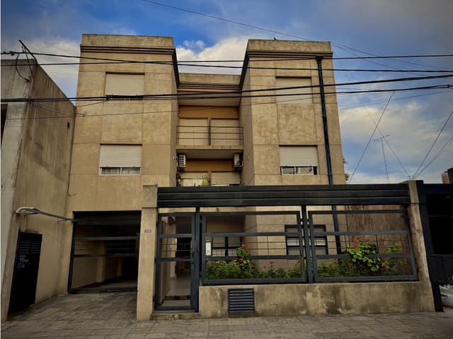 *VENTA* Departamento centrico 2 ambientes con cochera