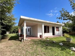 En Venta Casa de 3 dormitorios con gran parque, Villa Carlos Paz