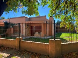 CASA EN ESQUINA CON POTENCIAL COMERCIAL