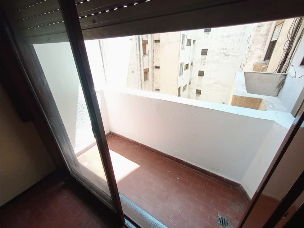 VENTA - DEPTO 1 DORMITORIO - BALCON - 27 DE ABRIL N° 236 - B° CENTRO — foto 2