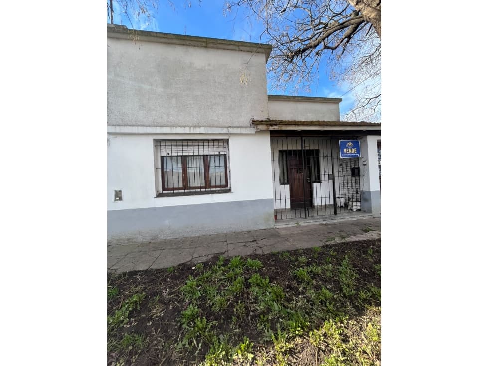 Chalet de 3 ambietes en bernardino rivadavia — foto 1