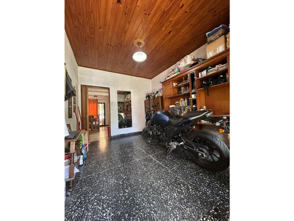 Casa 4 amb. sobre Av. Brandsen, Ituzaingó — foto 2