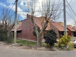 Av. Sarmiento Este 1400 - Cristina Luluaga Propiedades
