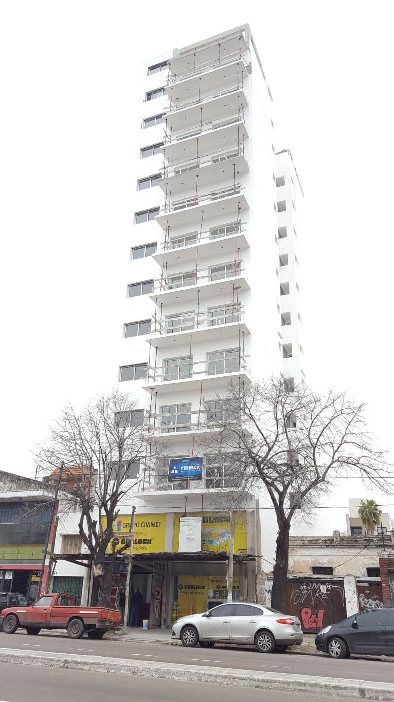 AV. 7, 236. E/ 36 Y 37 S00 - Building Inmobiliaria — foto 1