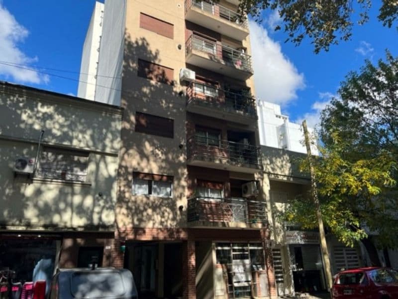 57 e/ 11 y 12 800 - Predovan Propiedades — foto 2