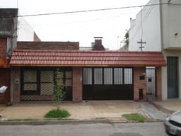 70 e/22 y 23 1300 - Predovan Propiedades