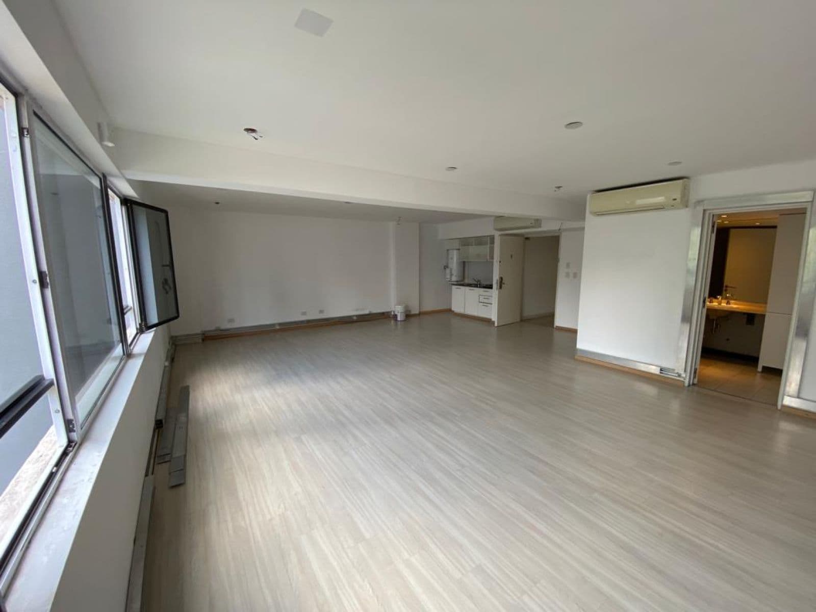 VENTA OFICINA CENTRICA — foto 1