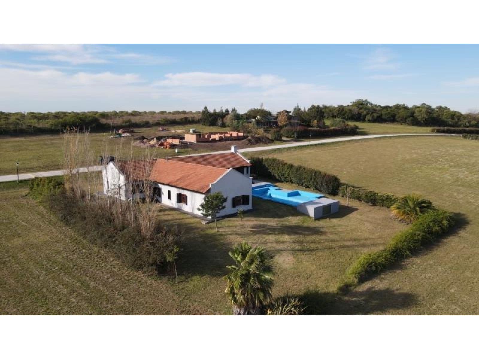 Casa De Tres Dormitorios Con Pileta, Barrio Los Algarrobos — foto 3