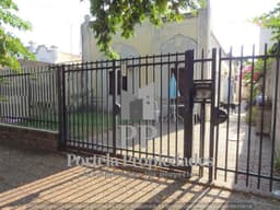 AMPLIO LOTE DE 8.66 X 50 METROS CON 3 CASAS EN CASTELAR SUR POSIBLE ACEPTACION DE PERMUTA A CONVENIR