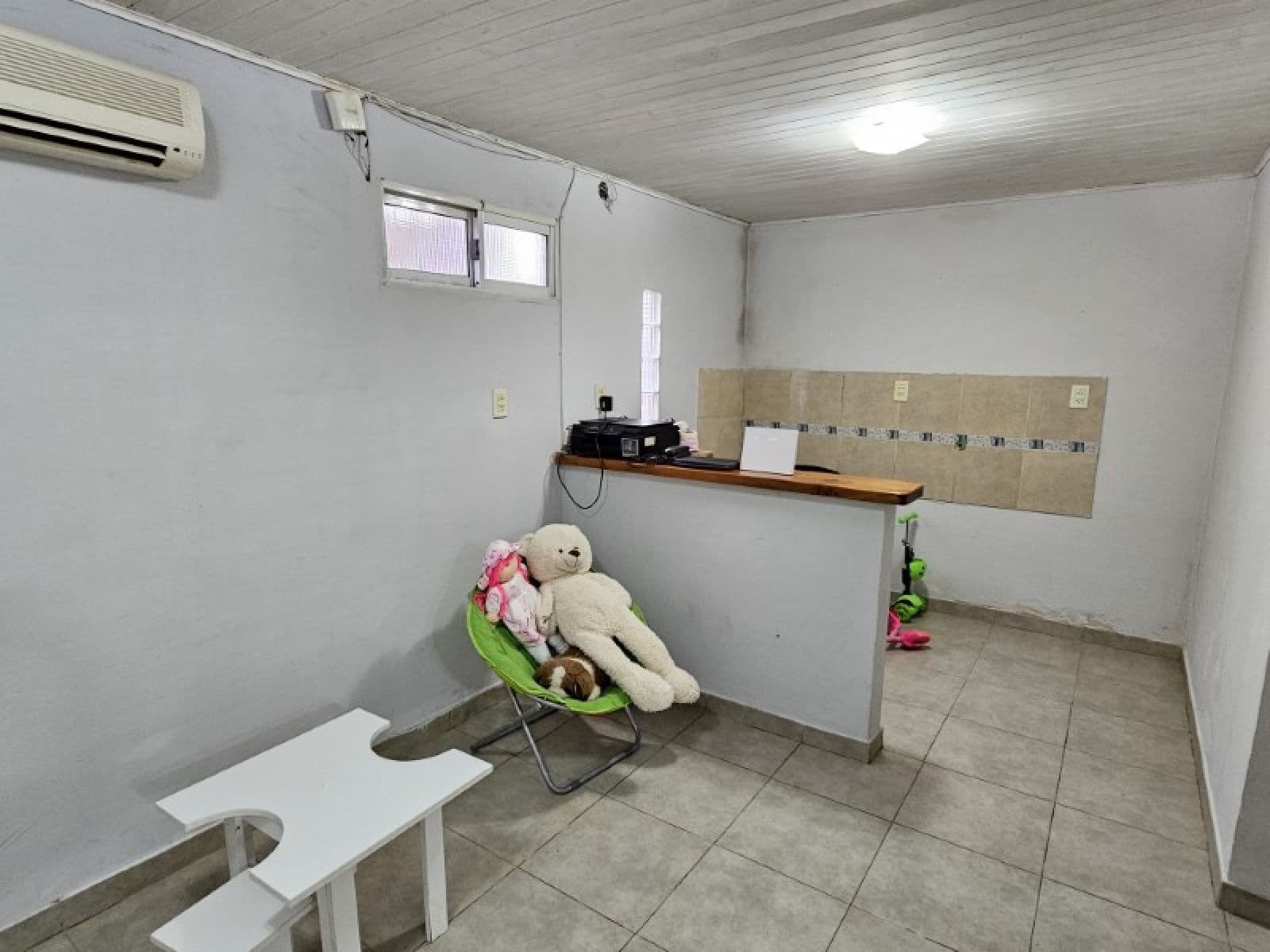 Casa de dos dormitorios, de pasillo. Larrea 828 — foto 6