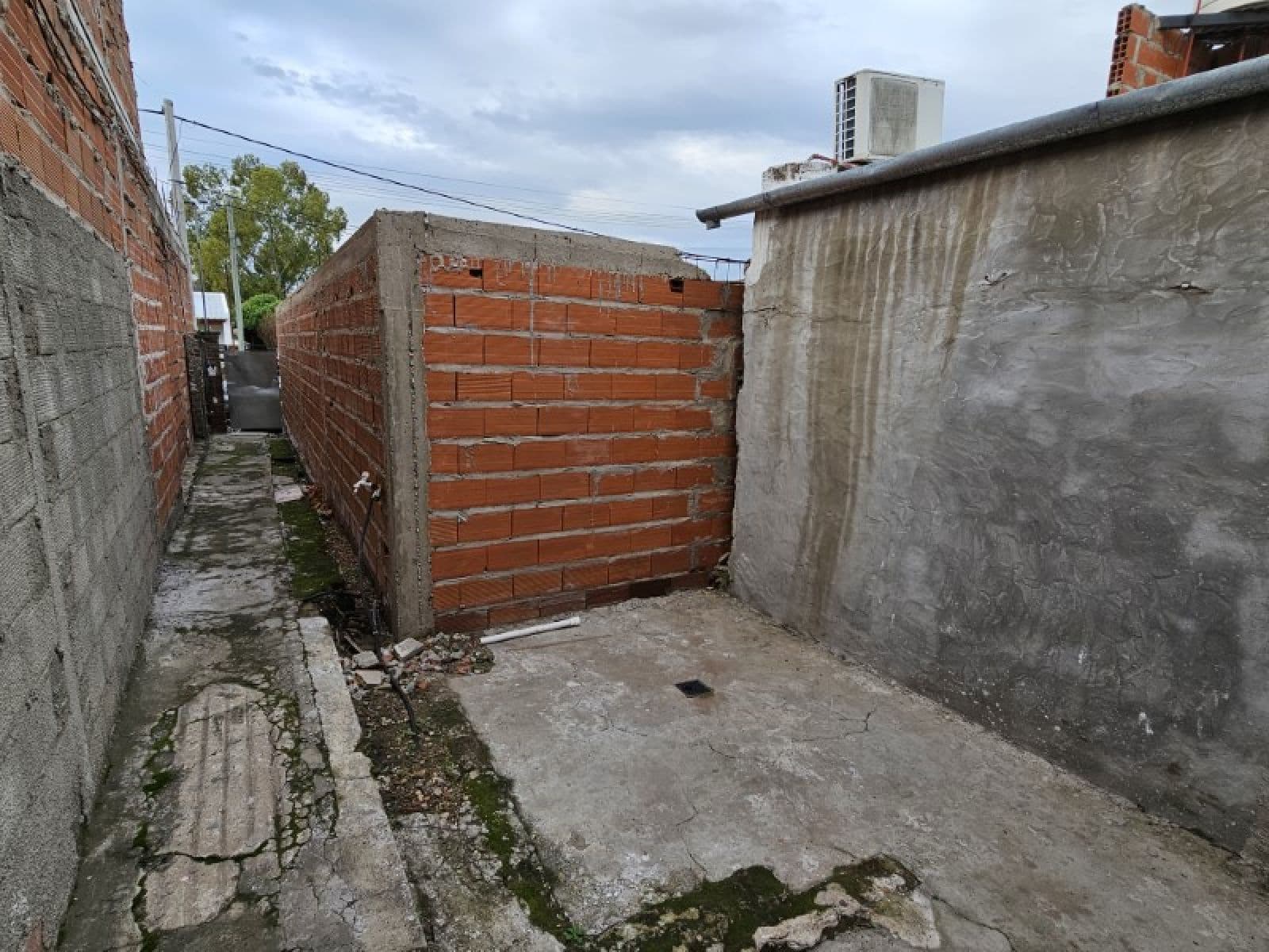 Casa de dos dormitorios, de pasillo. Larrea 828 — foto 15