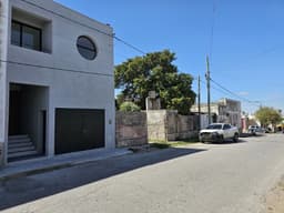 Casa de diseño a estrenar, excelente calidad constructiva y ubicacion. Dos dormitorios y tres baño