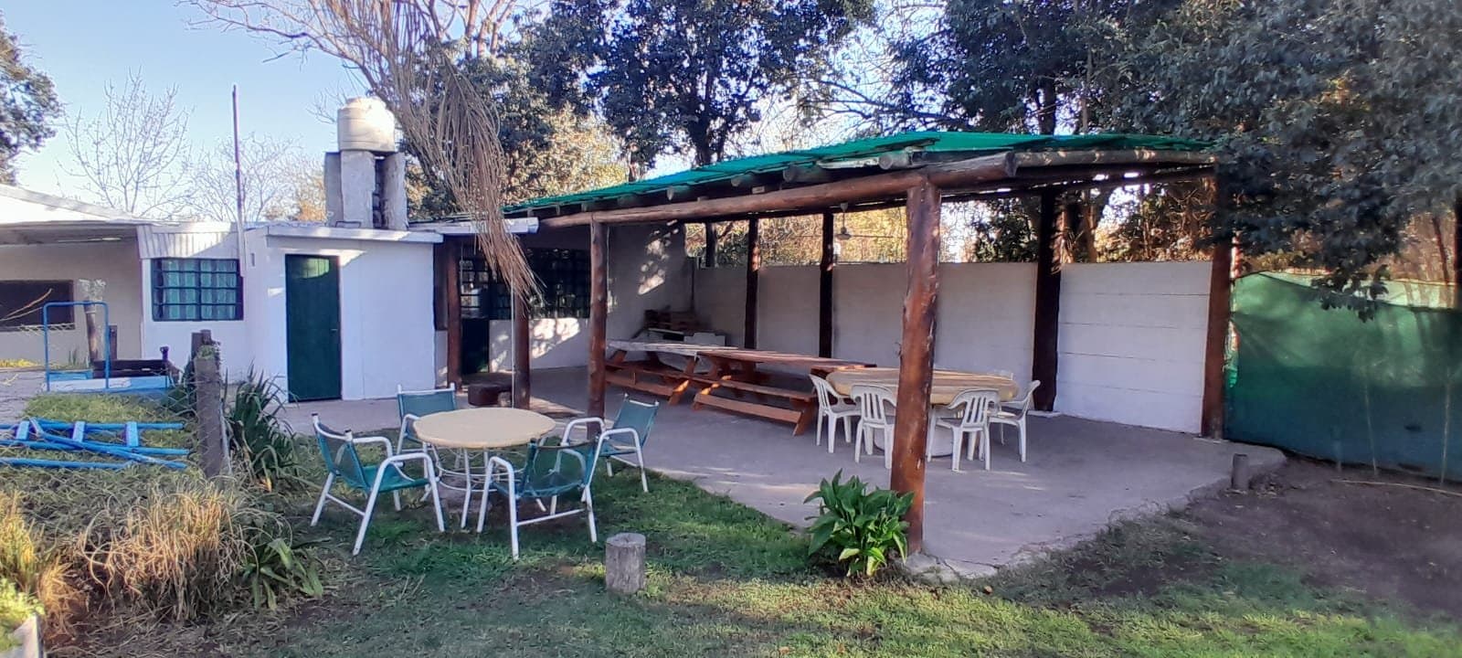 EN VENTA CASA CON GRAN TERRENO EN OLIVEROS — foto 2