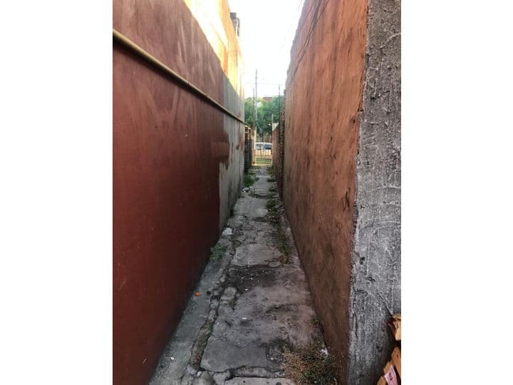 TERRENO EN VENTA CON CONSTRUCCION A REFACCIONAR O DEMOLER — foto 3