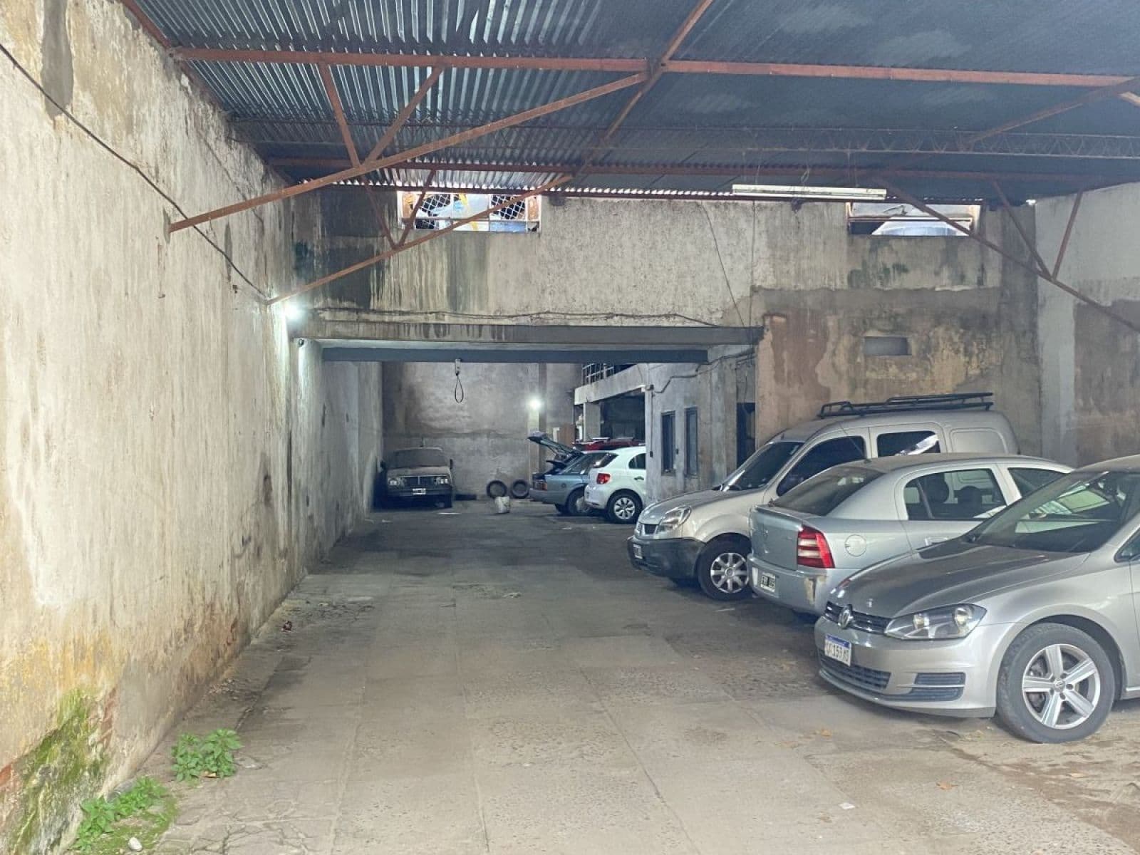 Venta Galpón con casa al frente — foto 2