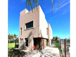 VENTA CASA 2 DORMITORIOS ROLDAN A ESTRENAR